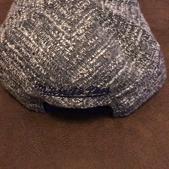 Mitchell & Ness Charlotte Hornets Snapback Hat - Picture 3 of 4